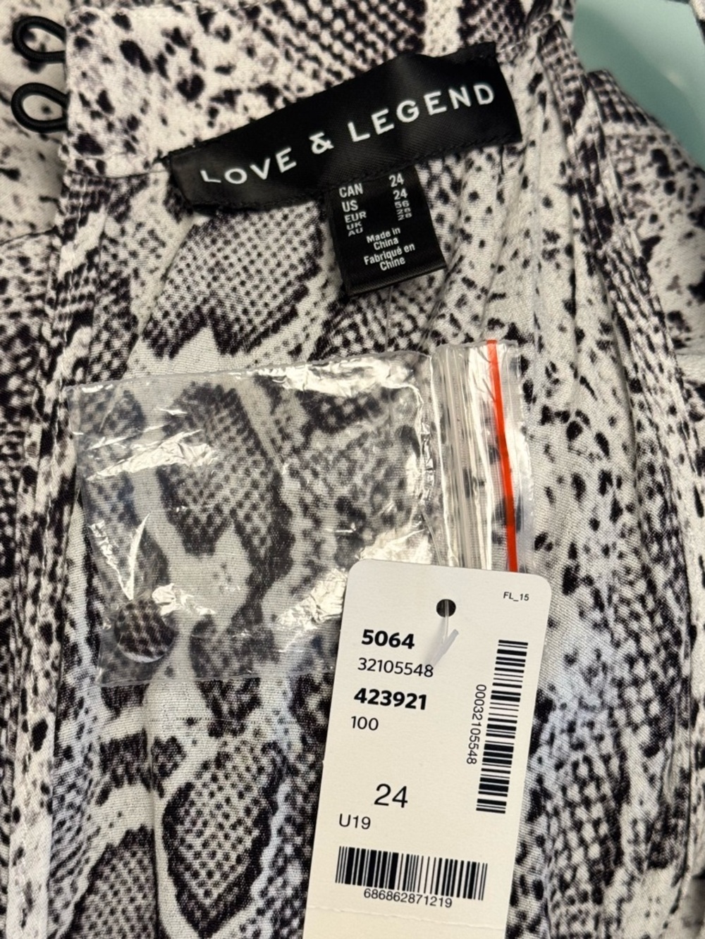 NWT Love&Legend (Addition Elle) Snakeskin Halter Wide-Leg Jumpsuit - 24 Plus - Picture 2 of 7